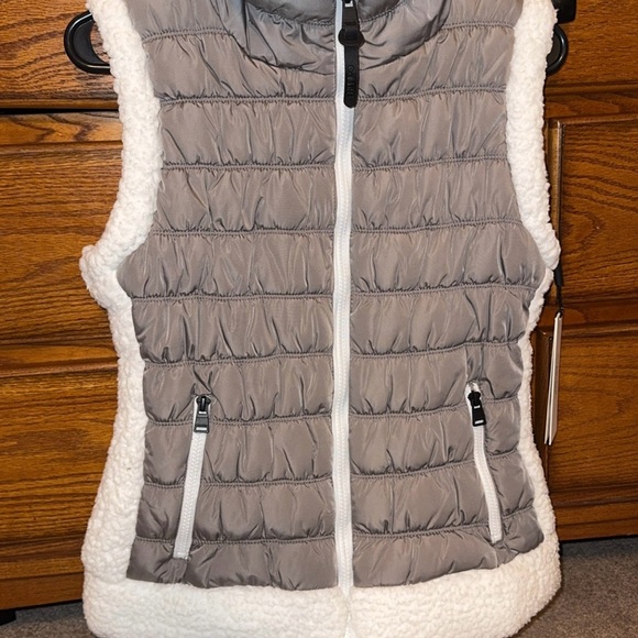 Calvin Klein Performance Sherpa Vest - Picture 2 of 7